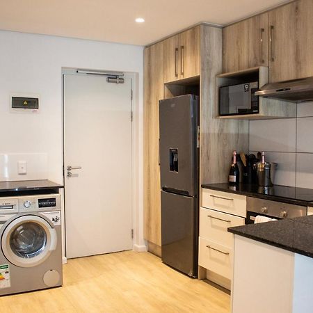 Chic, Central, Family & Group Stay - Stylish 2 Ensuite Bedroom Apartment With Spacious Balcony Кейптаун Экстерьер фото