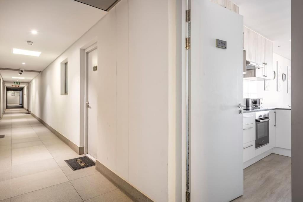 Chic, Central, Family & Group Stay - Stylish 2 Ensuite Bedroom Apartment With Spacious Balcony Кейптаун Экстерьер фото